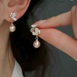 NWT Stunning S925 silver needle Korean-style pearl earrnings